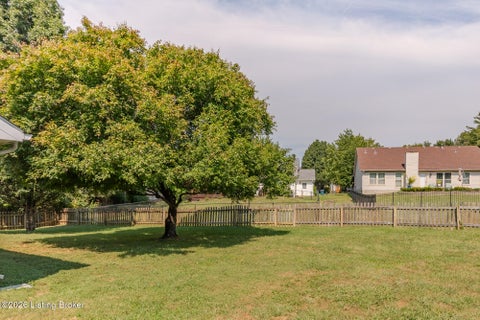 Tiny photo for 10815 Silvermoon Ct, Louisville, KY 40241 (MLS # 1729605)