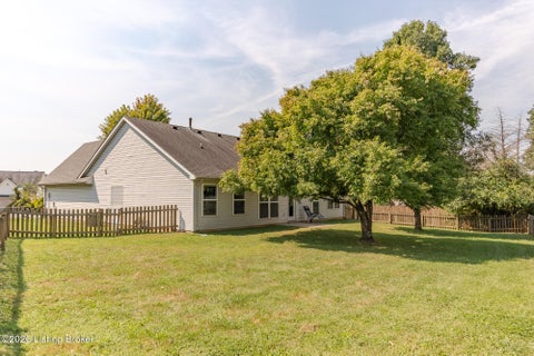 Tiny photo for 10815 Silvermoon Ct, Louisville, KY 40241 (MLS # 1729605)