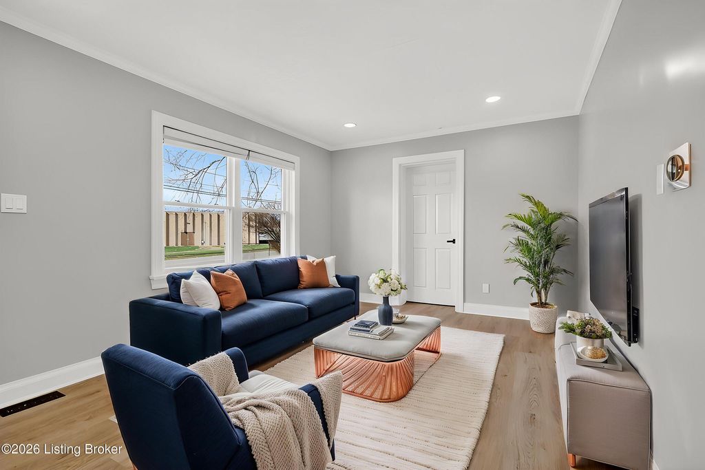 Photo of 1248 Durrett Ln, Louisville, KY 40213 (MLS # 1710789)