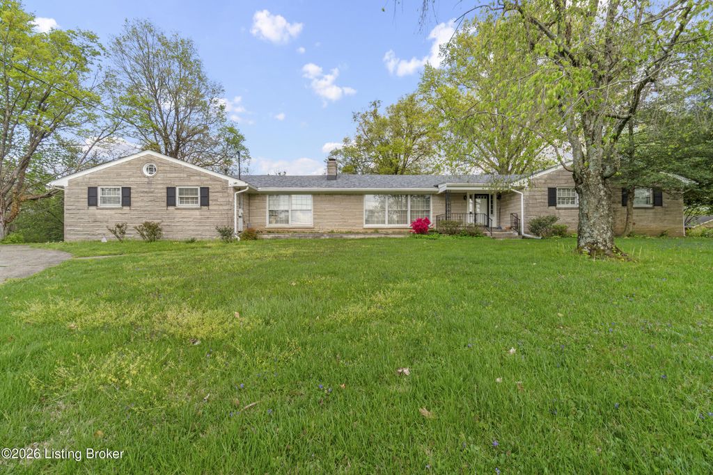 Photo of 4621 Glen Rose Rd, Louisville, KY 40229 (MLS # 1714112)