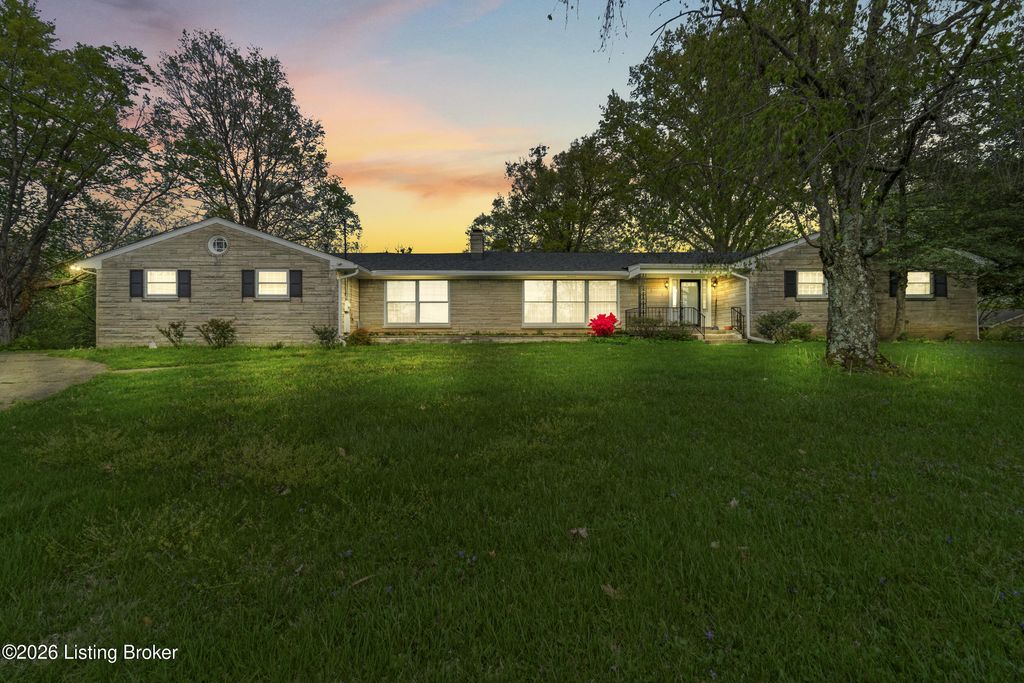 Photo of 4621 Glen Rose Rd, Louisville, KY 40229 (MLS # 1714112)