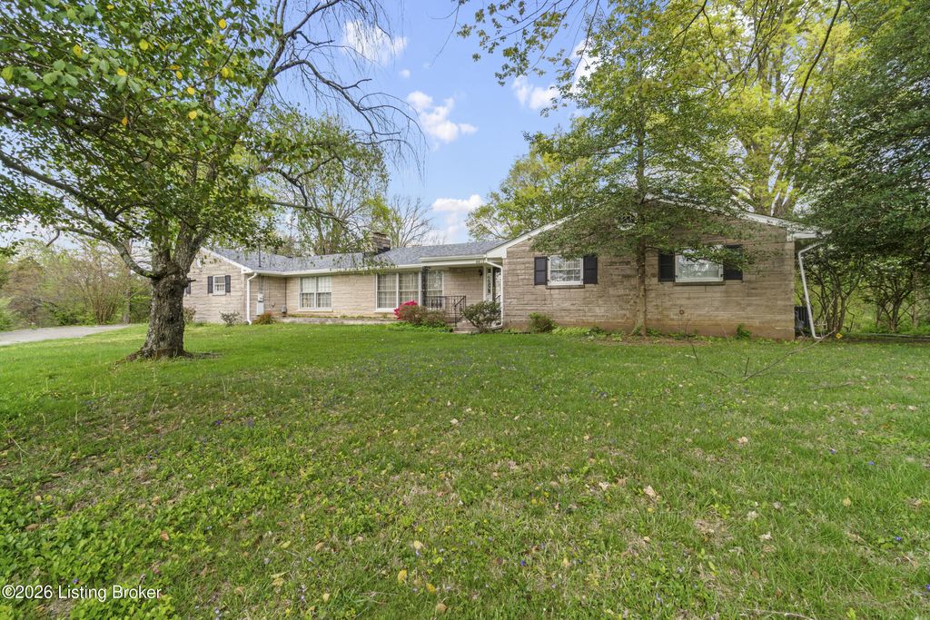 Photo of 4621 Glen Rose Rd, Louisville, KY 40229 (MLS # 1714112)