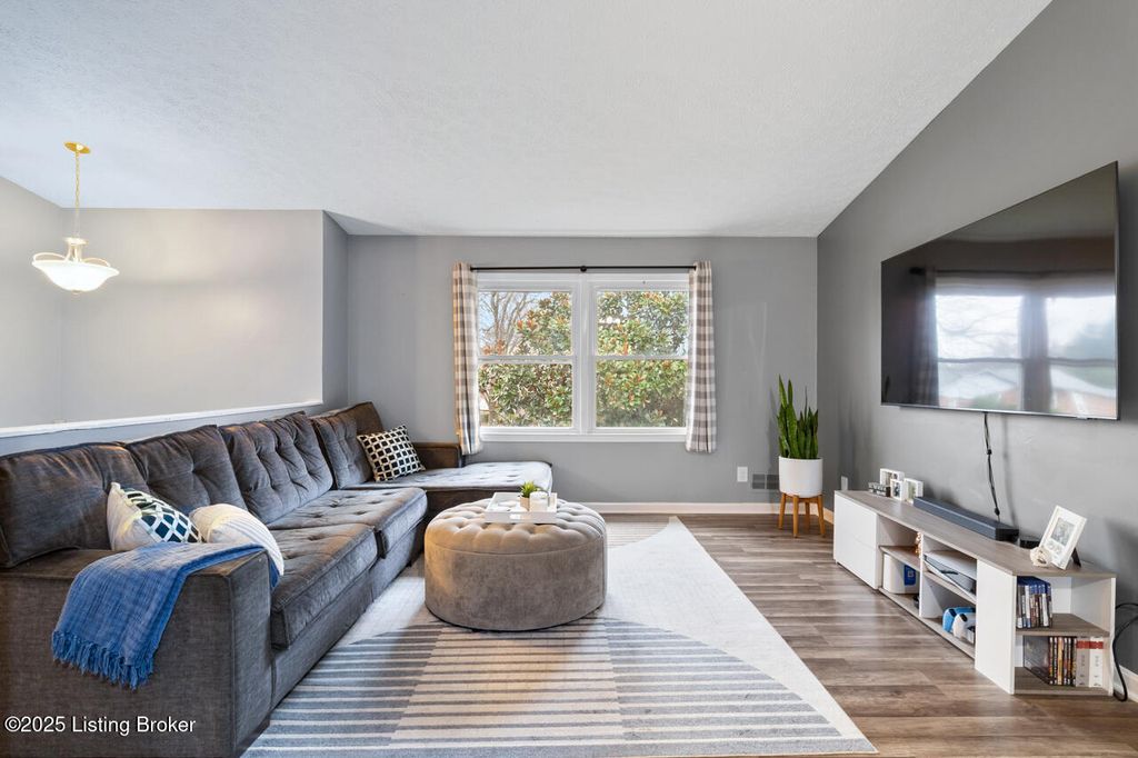 Photo of 12119 Stroll Ct, Louisville, KY 40245 (MLS # 1704671)