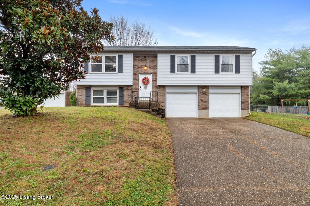 Photo of 12119 Stroll Ct, Louisville, KY 40245 (MLS # 1704671)