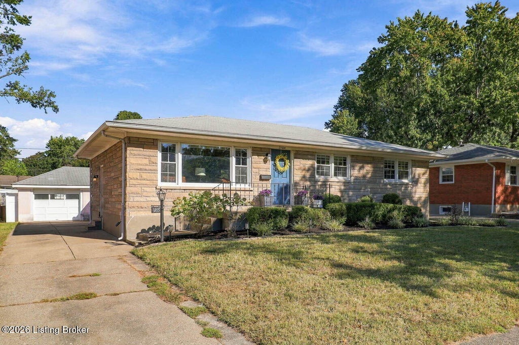 Photo of 3105 Klonway Dr, Louisville, KY 40220 (MLS # 1731135)