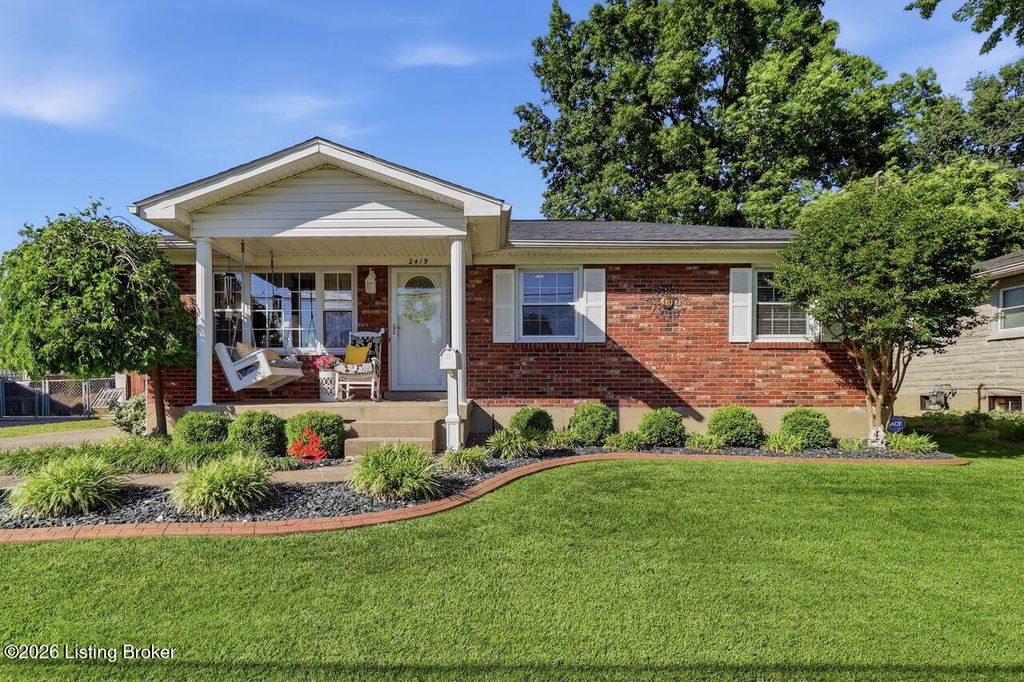 Photo of 2419 McGee Dr, Louisville, KY 40216 (MLS # 1717200)