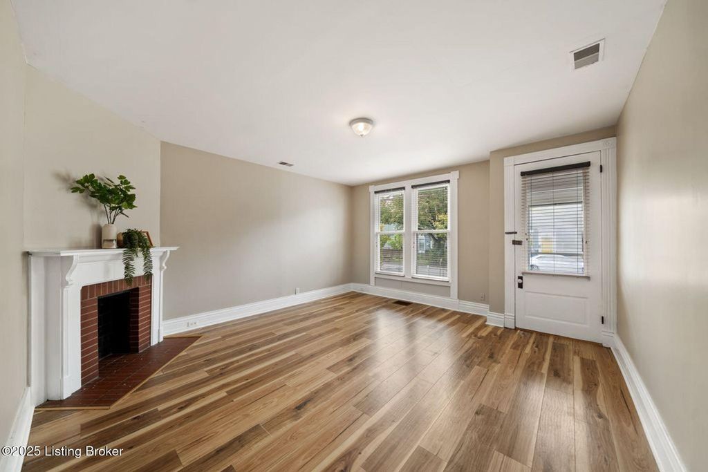 Photo of 708 E Kentucky St, Louisville, KY 40203 (MLS # 1713993)