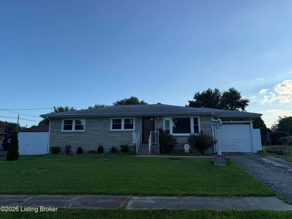 Photo of 5400 Monaco Dr, Louisville, KY 40219 (MLS # 1725363)