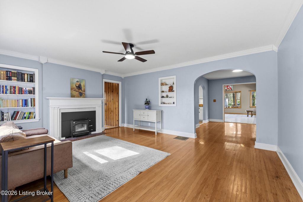 Photo of 9049 Fern Creek Rd, Louisville, KY 40291 (MLS # 1712702)