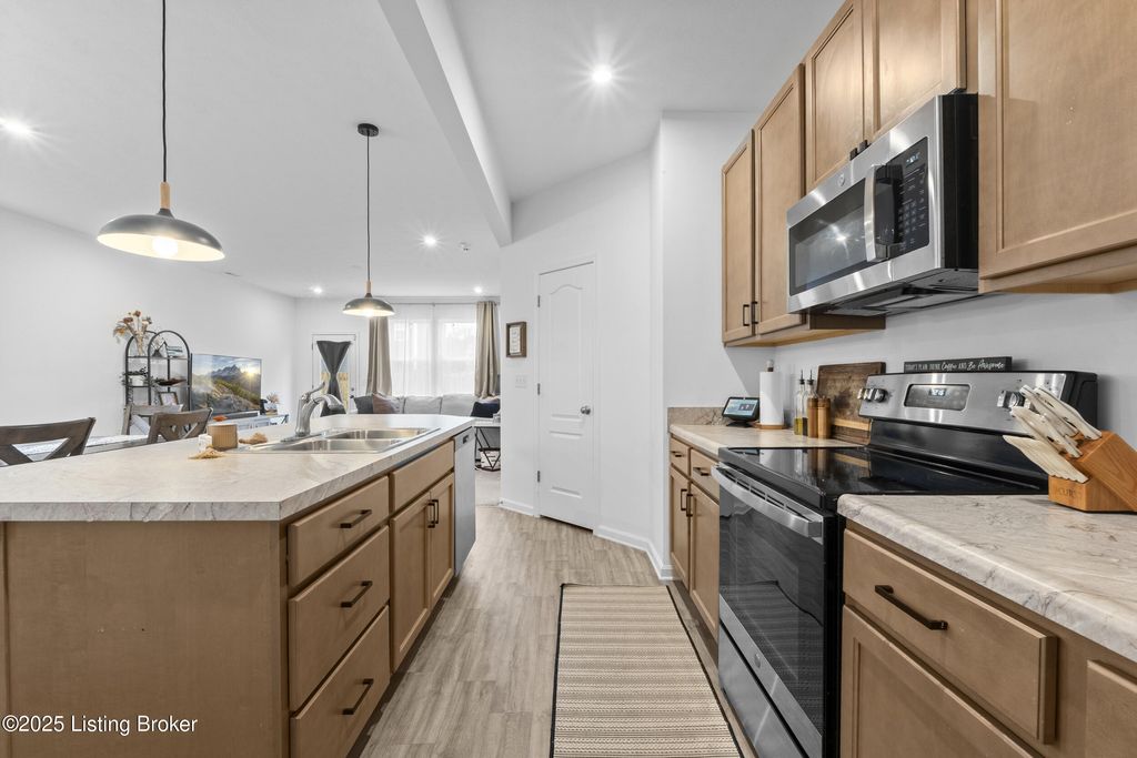 Photo of 164 Harvest Moon Ct, Shepherdsville, KY 40165 (MLS # 1709256)