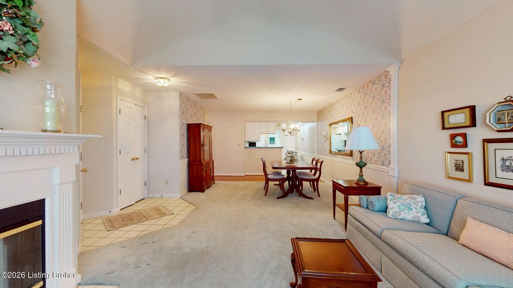 Photo of 3827 Greenhurst Dr, Louisville, KY 40299 (MLS # 1713979)