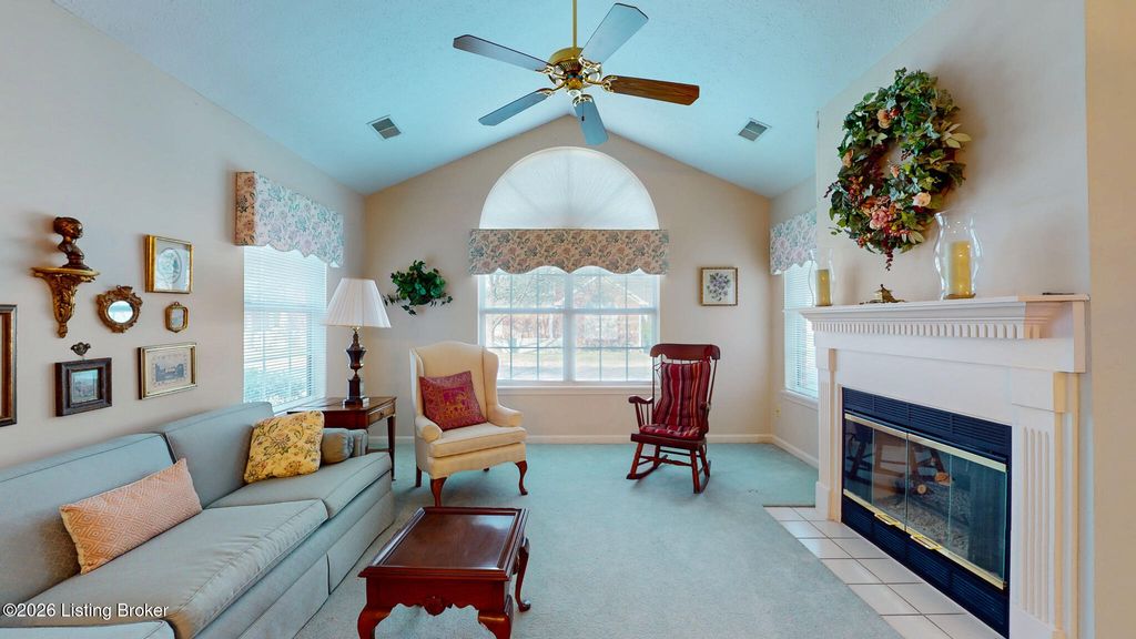 Photo of 3827 Greenhurst Dr, Louisville, KY 40299 (MLS # 1713979)