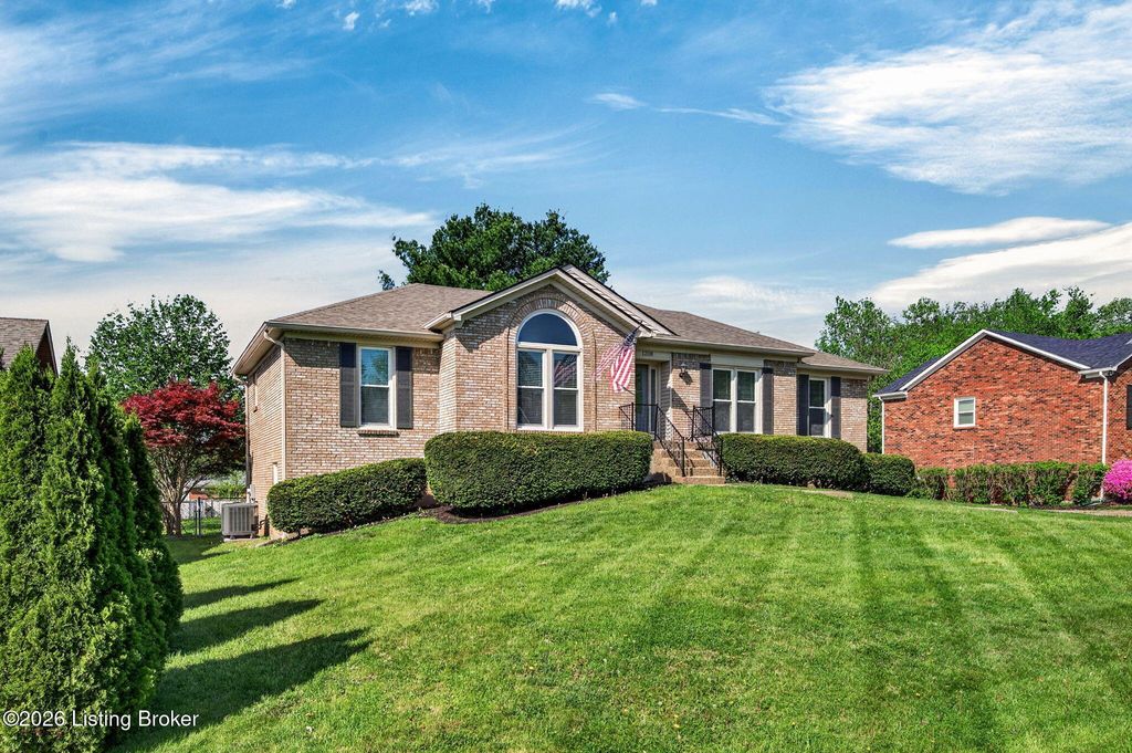 Photo of 1208 Nightingale Ln, Goshen, KY 40026 (MLS # 1714845)