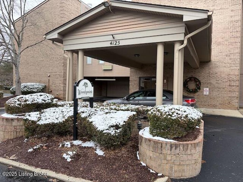 Photo of 4125 Browns Ln #114, Louisville, KY 40220 (MLS # 1705047)