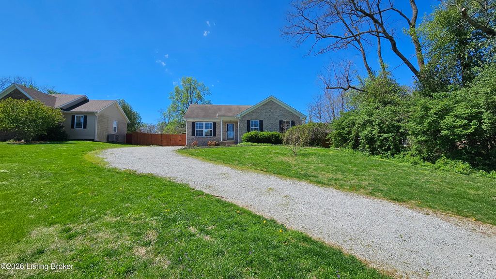 Photo of 6222 Sumac Ln, Crestwood, KY 40014 (MLS # 1713431)