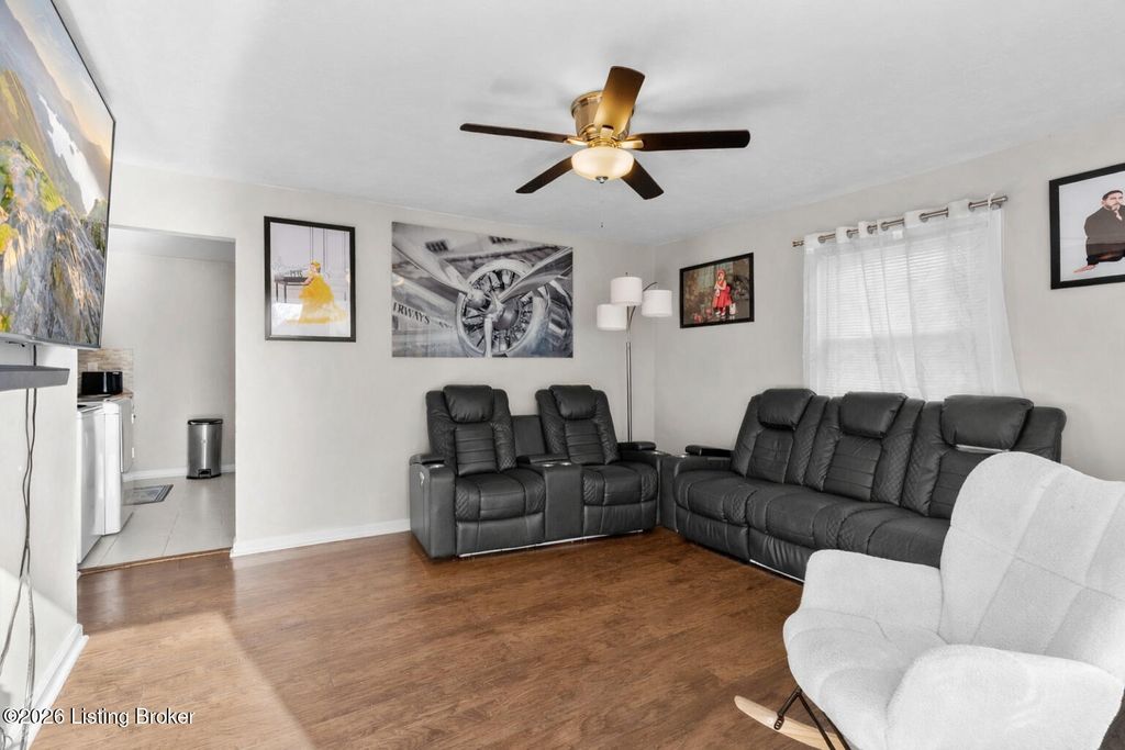 Photo of 4423 Campobello St, Louisville, KY 40213 (MLS # 1712459)