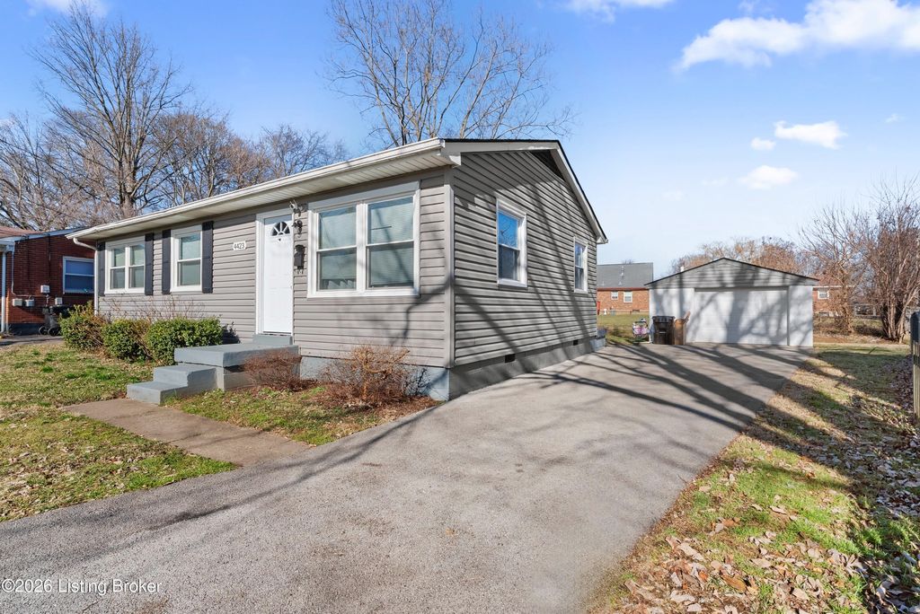 Photo of 4423 Campobello St, Louisville, KY 40213 (MLS # 1712459)