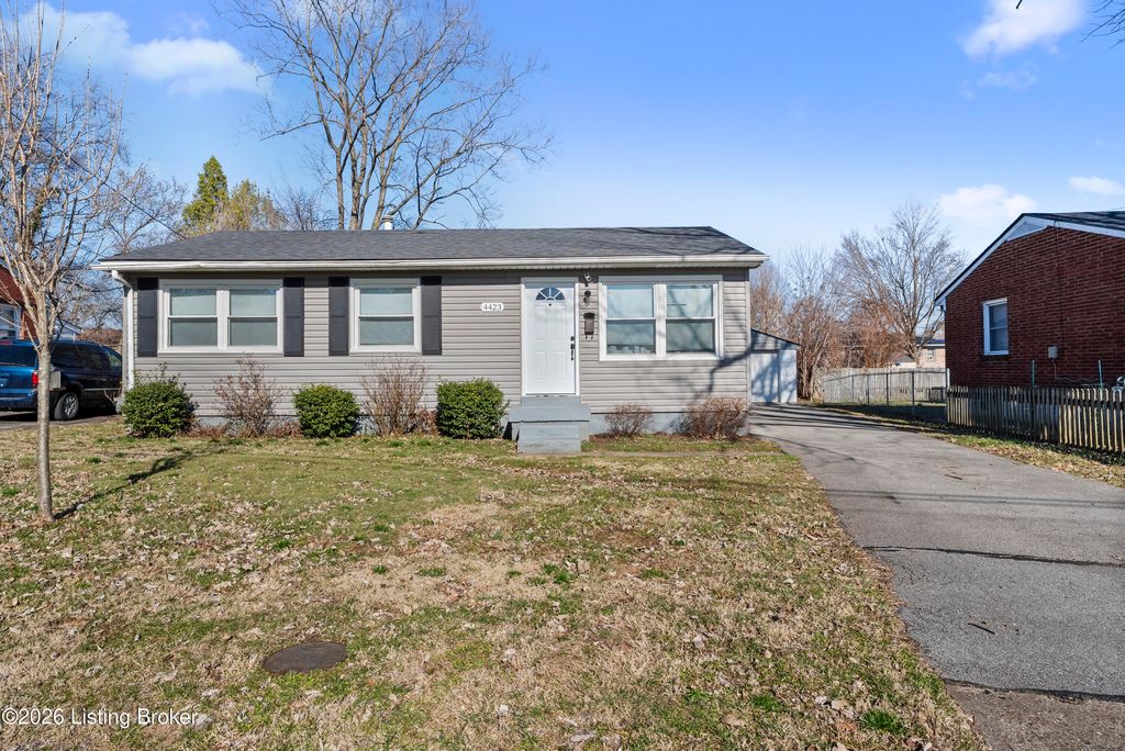 Photo of 4423 Campobello St, Louisville, KY 40213 (MLS # 1712459)