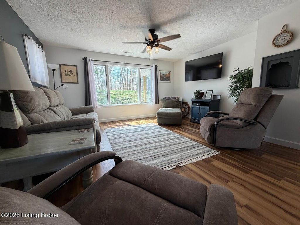 Photo of 404 Lorel Dunbar Rd, Jamestown, KY 42629 (MLS # 1713186)