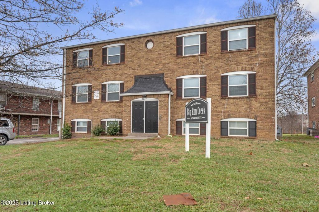 Photo of 3217 Fordhaven Rd #5, Louisville, KY 40214 (MLS # 1705452)