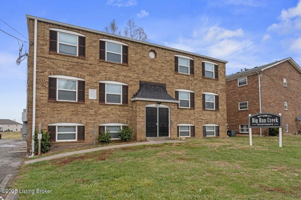 Photo of 3217 Fordhaven Rd #5, Louisville, KY 40214 (MLS # 1705452)