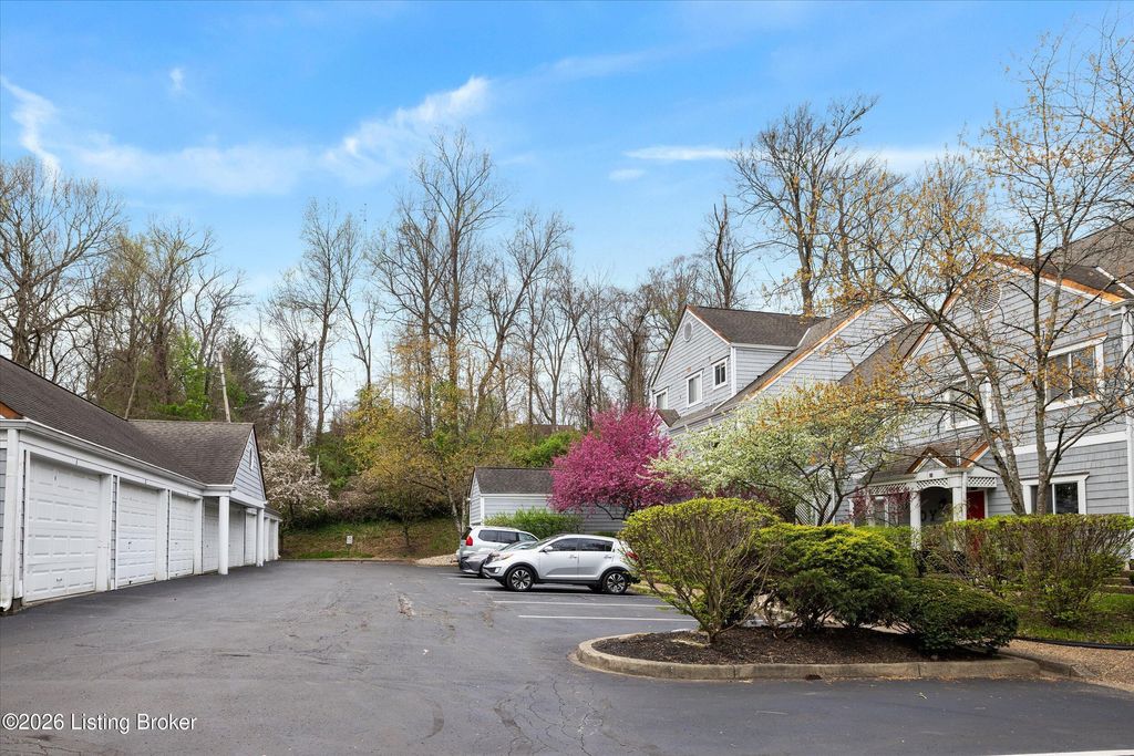 Photo of 750 Zorn Ave # 52-6, Louisville, KY 40206 (MLS # 1713004)