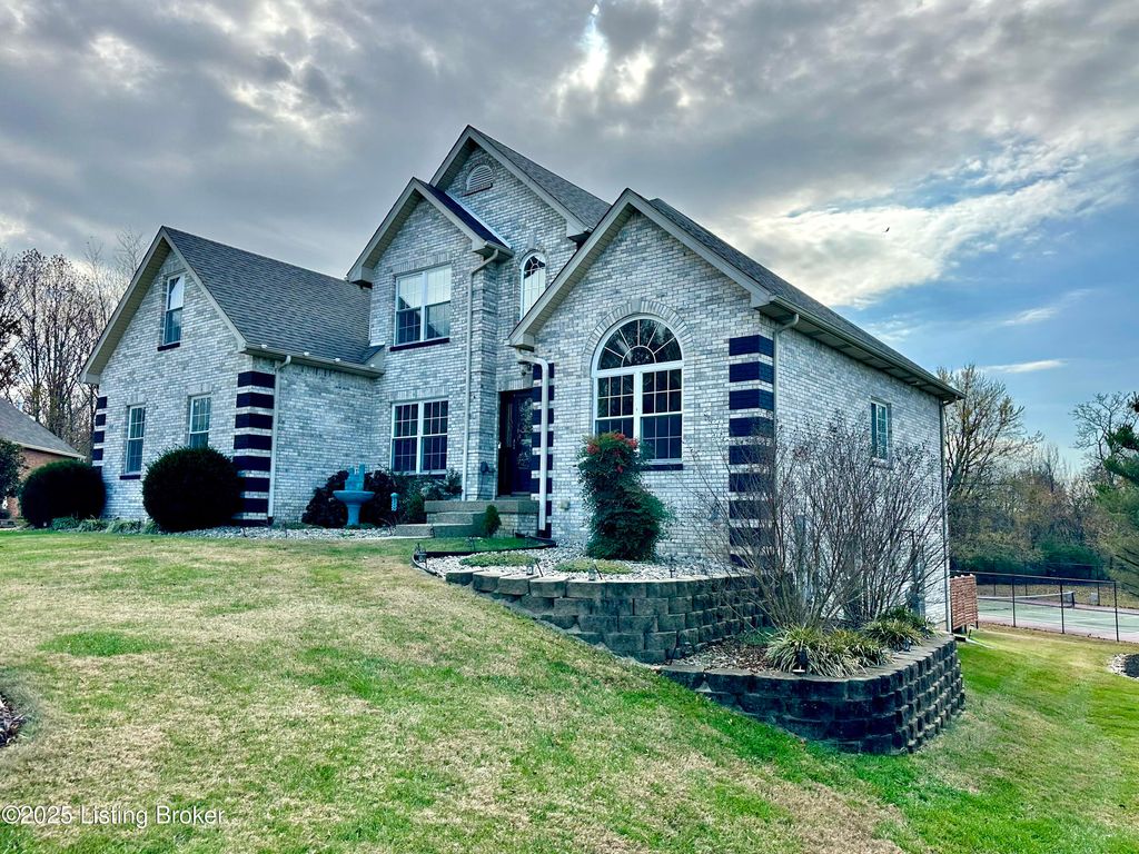 Photo of 102 Dover Ct, Elizabethtown, KY 42701 (MLS # 1703548)