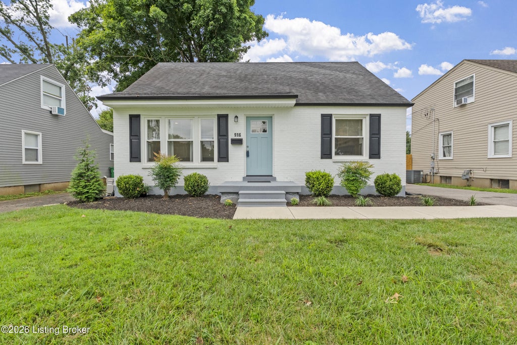Photo of 916 Fountain Ave, Louisville, KY 40222 (MLS # 1726825)