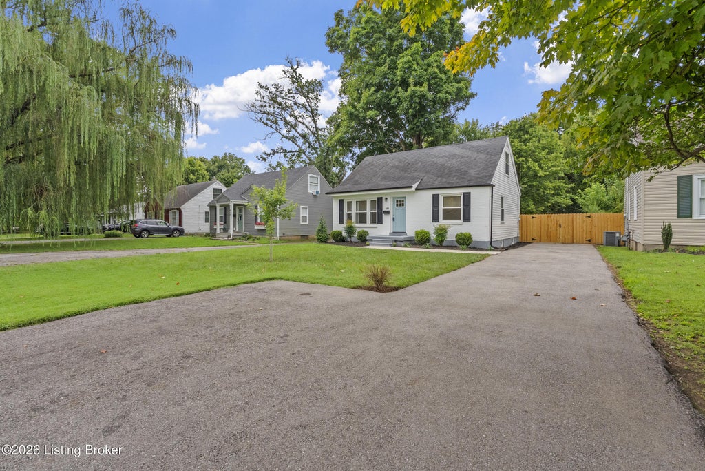 Photo of 916 Fountain Ave, Louisville, KY 40222 (MLS # 1726825)