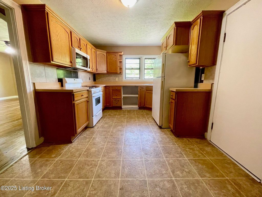 Photo of 1576 Old Ford Rd, New Albany, IN 47150 (MLS # 1724366)