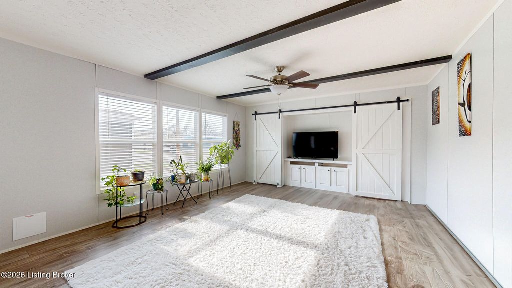 Photo of 6019 Summer Creek Dr, Louisville, KY 40272 (MLS # 1711543)