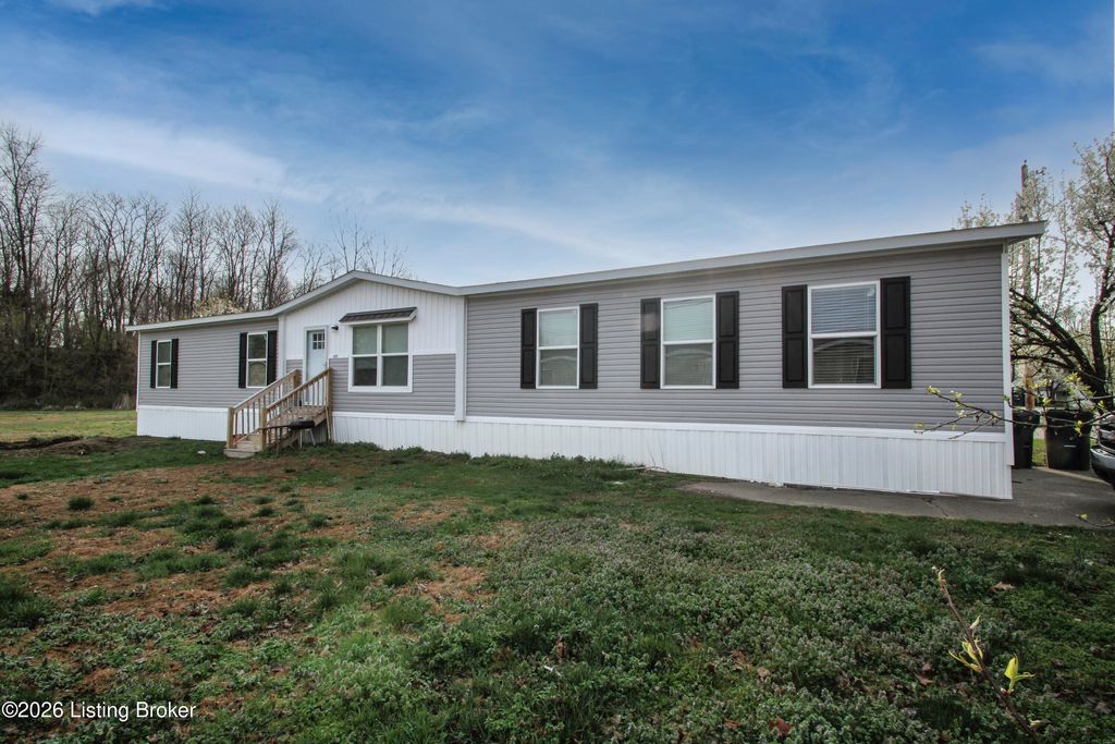 Photo of 6019 Summer Creek Dr, Louisville, KY 40272 (MLS # 1711543)