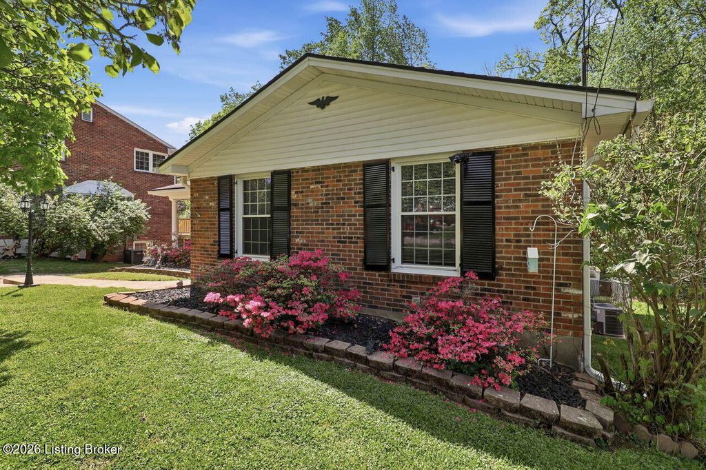 Photo of 6922 Norlynn Dr, Louisville, KY 40228 (MLS # 1715008)