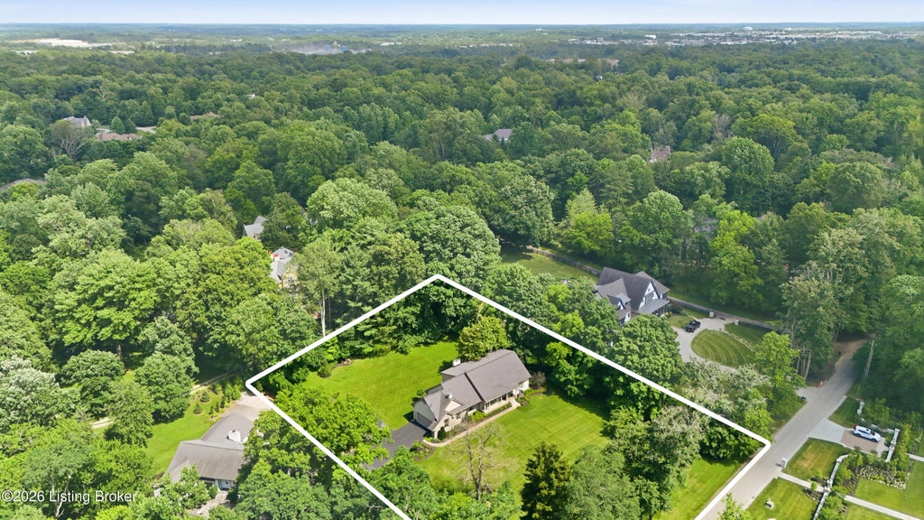 Photo of 1705 Cold Springs Rd, Anchorage, KY 40223 (MLS # 1725052)