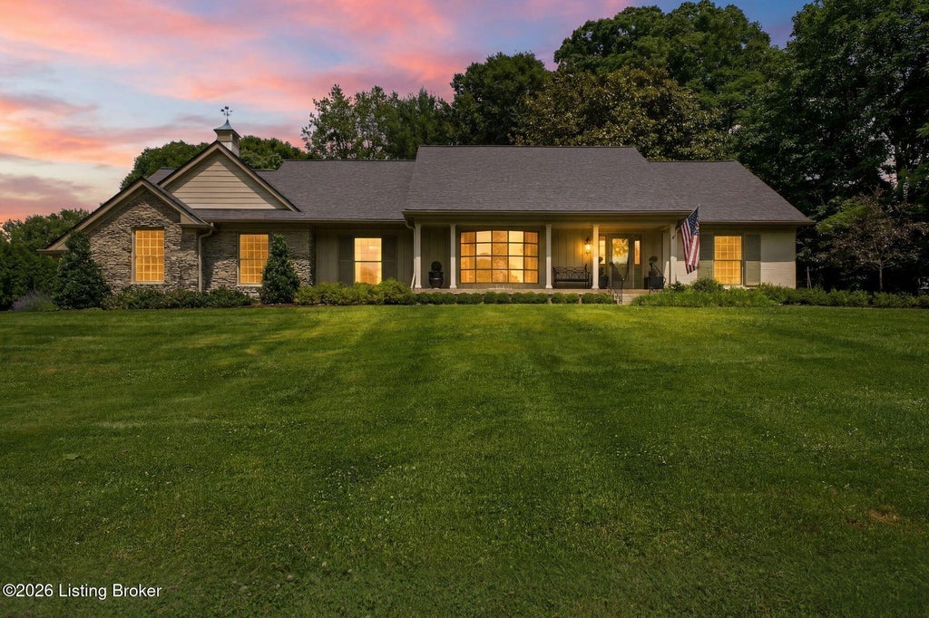 Photo of 1705 Cold Springs Rd, Anchorage, KY 40223 (MLS # 1725052)
