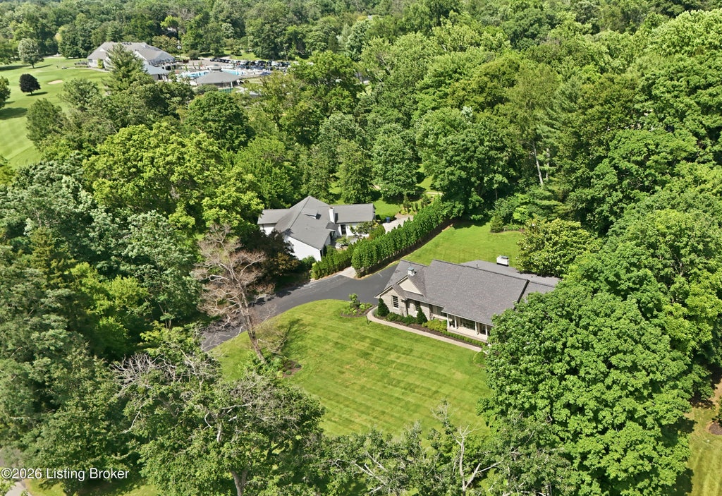 Photo of 1705 Cold Springs Rd, Anchorage, KY 40223 (MLS # 1725052)