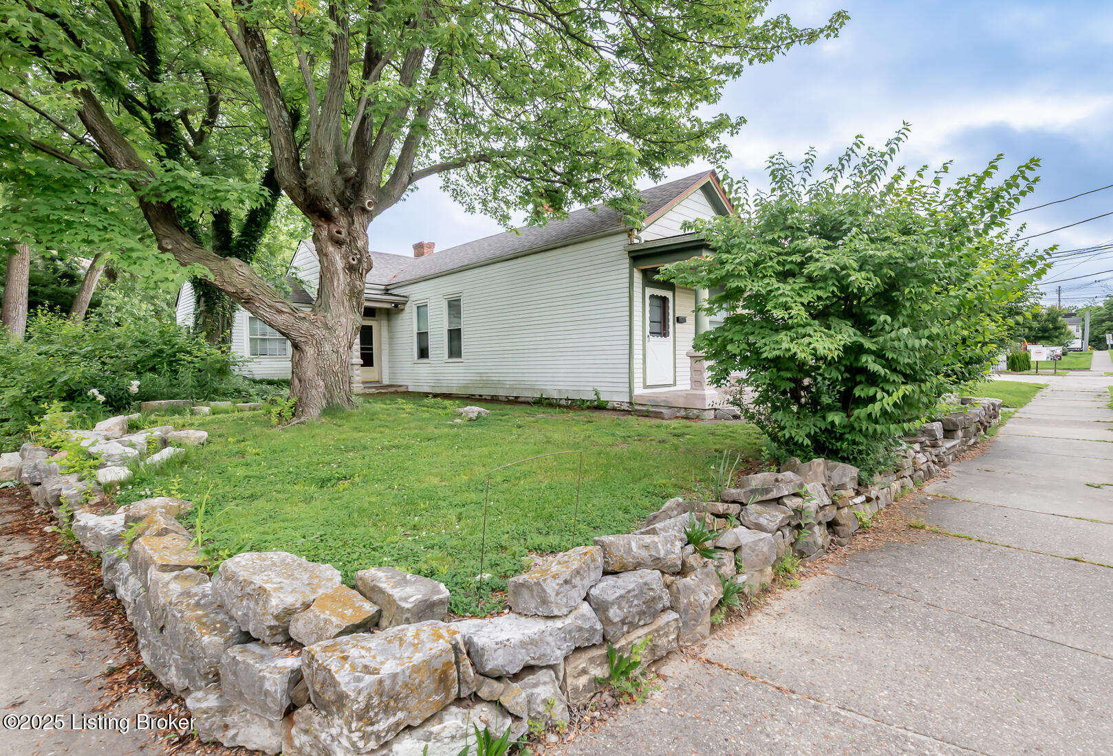 109 S Charlton St, Louisville, Pennsylvania image 5