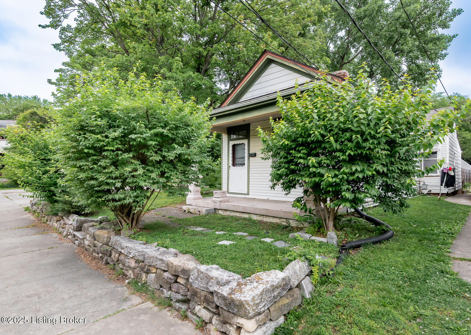 109 S Charlton St, Louisville, Pennsylvania image 2