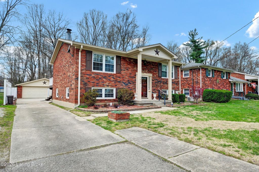 Photo of 7624 Greenfield Ave, Louisville, KY 40214 (MLS # 1712946)