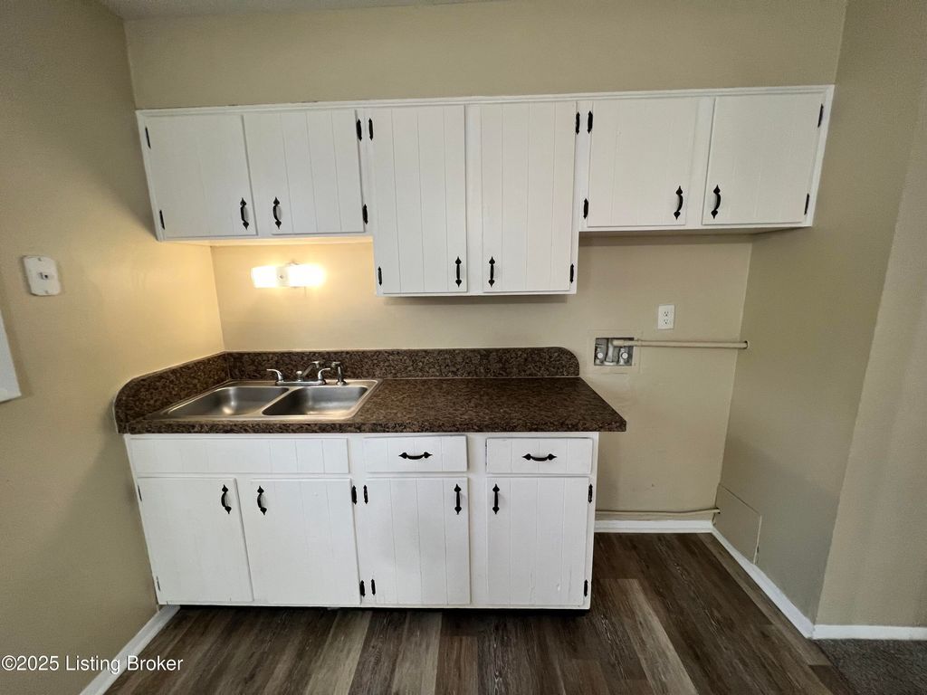 Photo of 536 Crestwood Ln, Louisville, KY 40229 (MLS # 1705880)