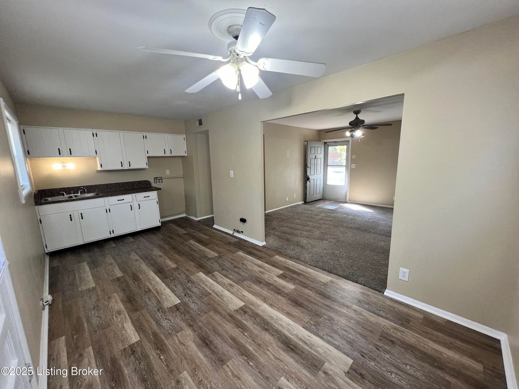 Photo of 536 Crestwood Ln, Louisville, KY 40229 (MLS # 1705880)