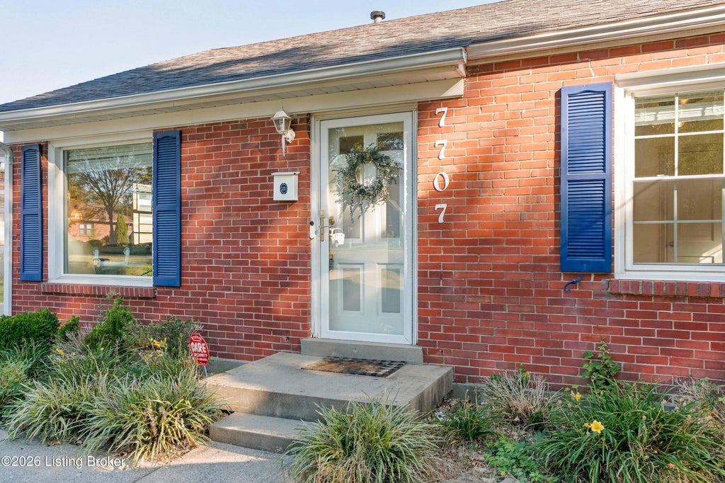 Photo of 7707 Dingle Dell Rd, Louisville, KY 40214 (MLS # 1731248)