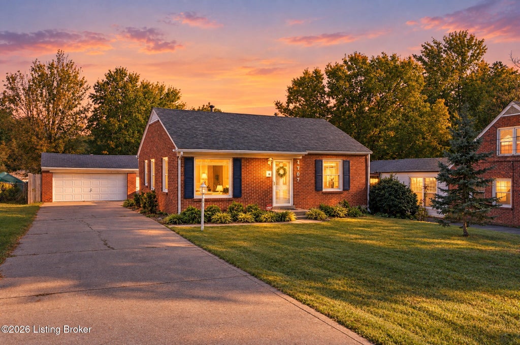 Photo of 7707 Dingle Dell Rd, Louisville, KY 40214 (MLS # 1731248)