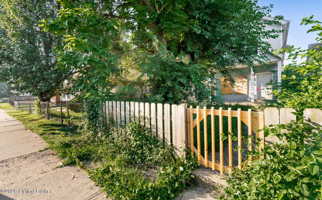 Photo of 2620 W Madison St, Louisville, KY 40211 (MLS # 1727004)