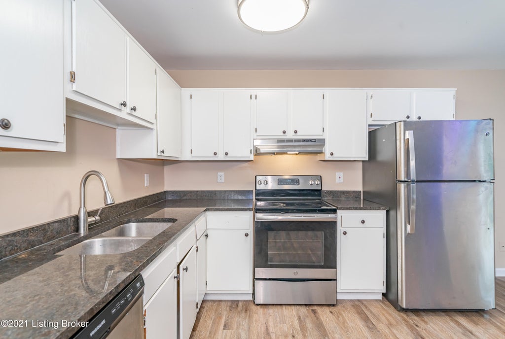 Photo of 1015 S Hancock St, Louisville, KY 40203 (MLS # 1727777)