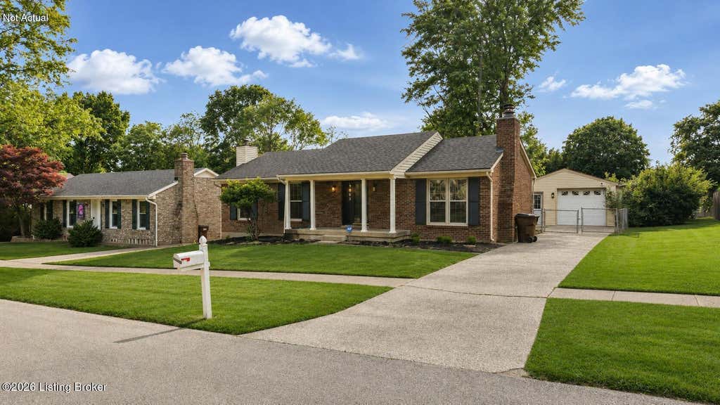 Photo of 3902 Bristol Oaks Dr, Jeffersontown, KY 40299 (MLS # 1726201)
