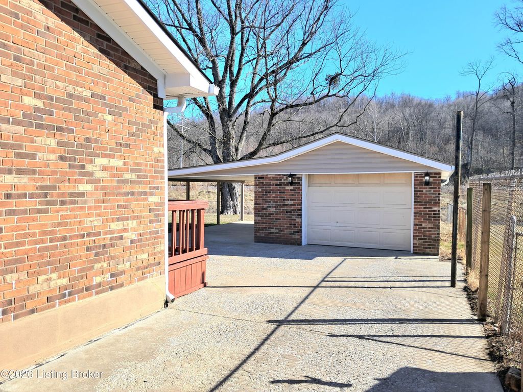 Photo of 5013 Invicta Dr, Louisville, KY 40216 (MLS # 1708286)