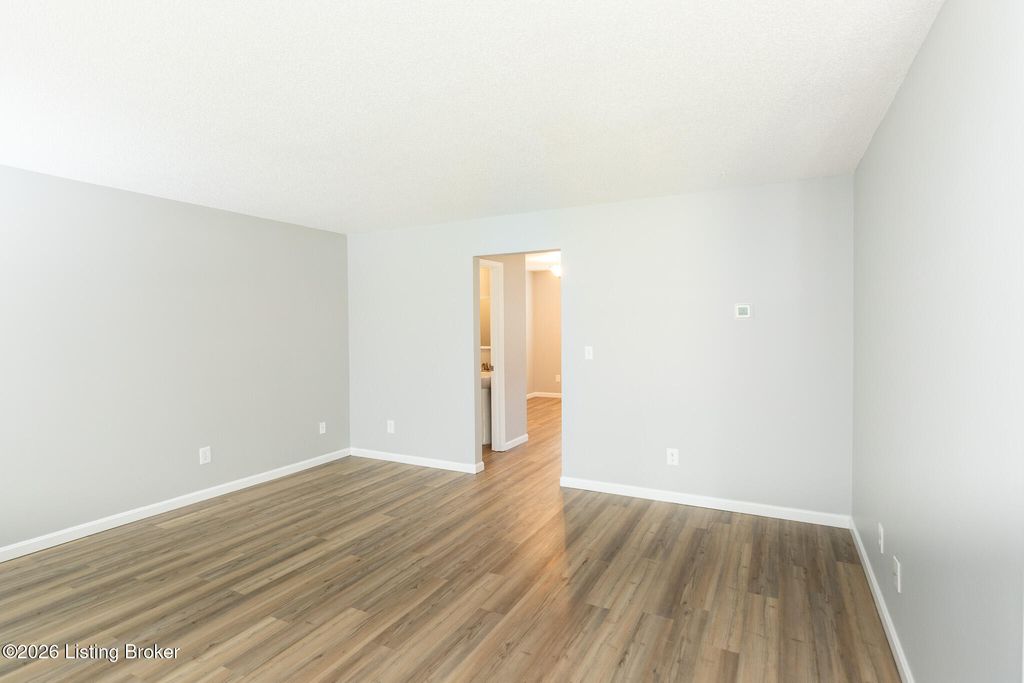 Photo of 315 Berkley Ct #APT 1, Radcliff, KY 40160 (MLS # 1721180)