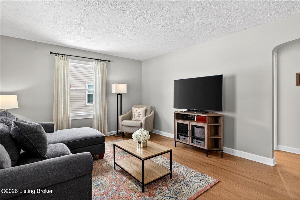 Photo of 524 Harris Pl, Louisville, KY 40222 (MLS # 1708455)