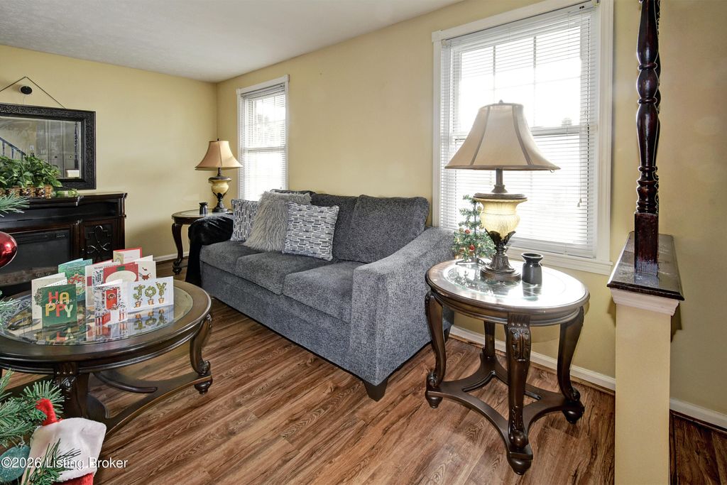 Photo of 8707 Redcoat Ct, Louisville, KY 40291 (MLS # 1706329)